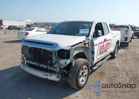 2017 Toyota Tundra Sr5 5.7L V8 z USA, uszkodzony, nr VIN 5TFRW5F18HX228155